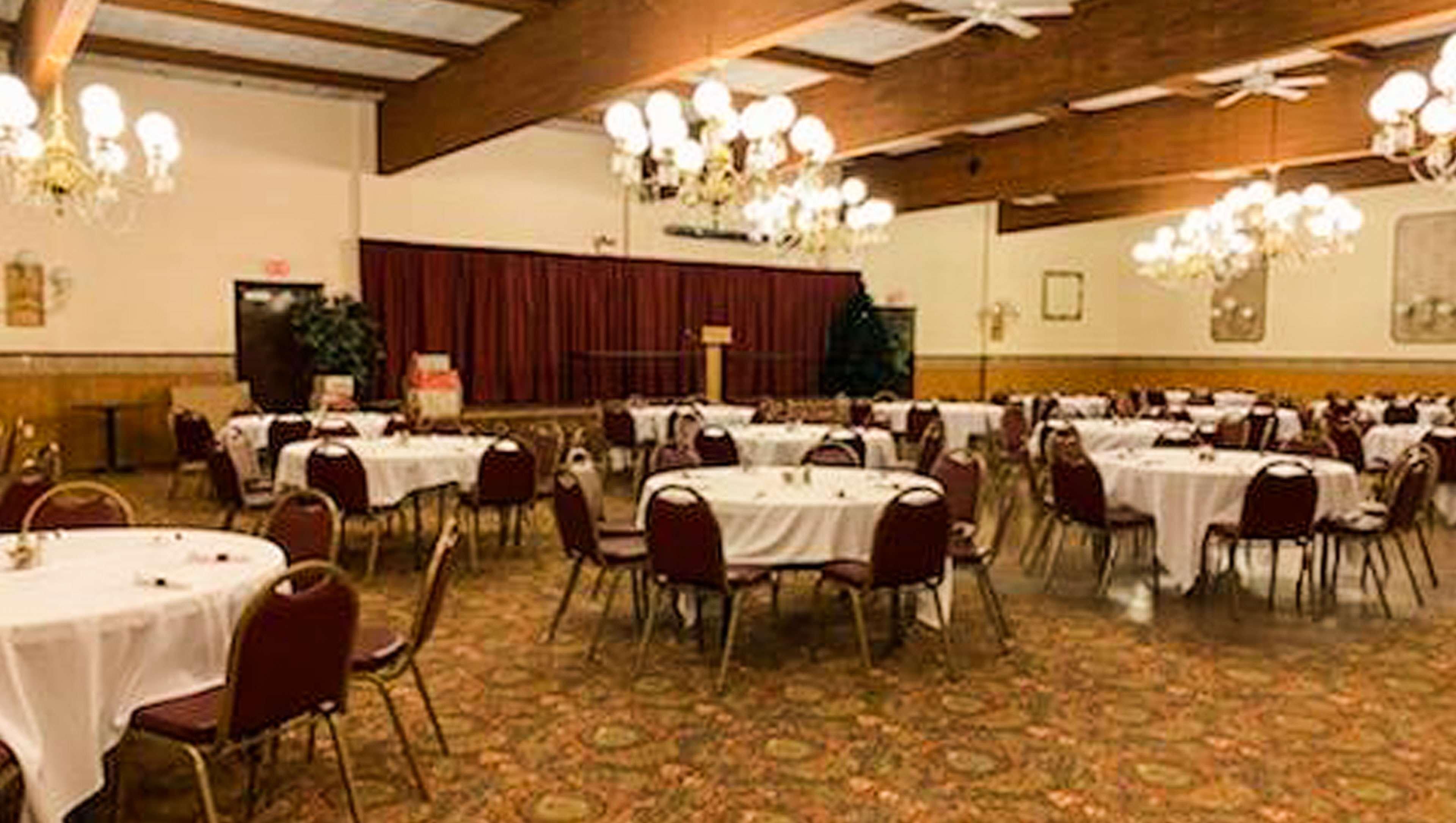Voyageur Inn And Conference Center Reedsburg Exterior foto