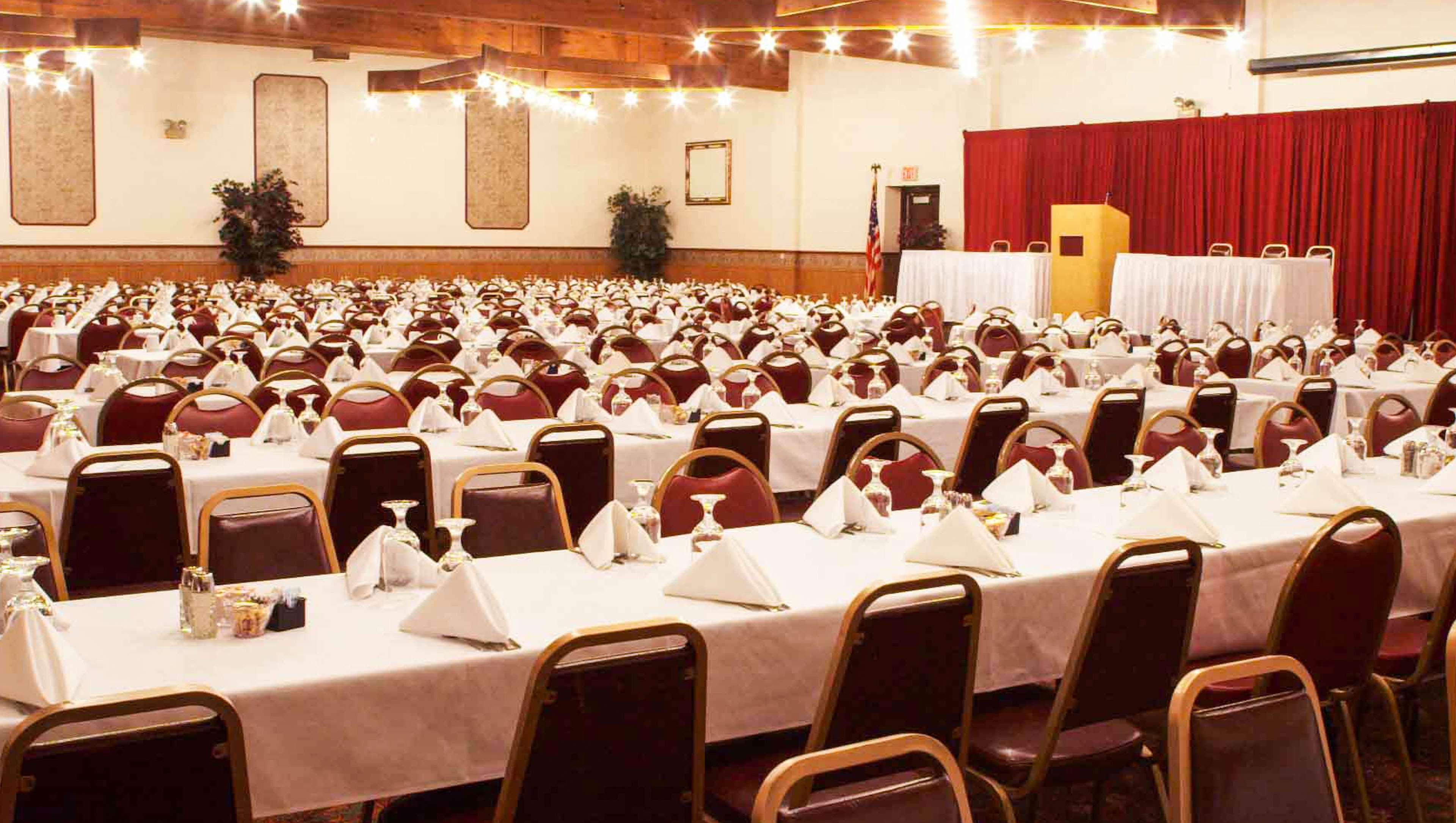 Voyageur Inn And Conference Center Reedsburg Exterior foto