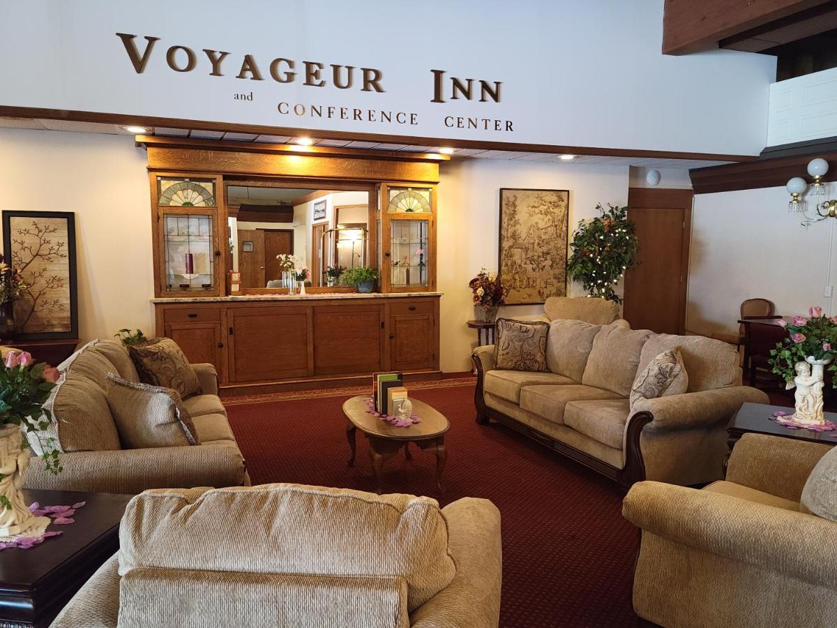 Voyageur Inn And Conference Center Reedsburg Exterior foto