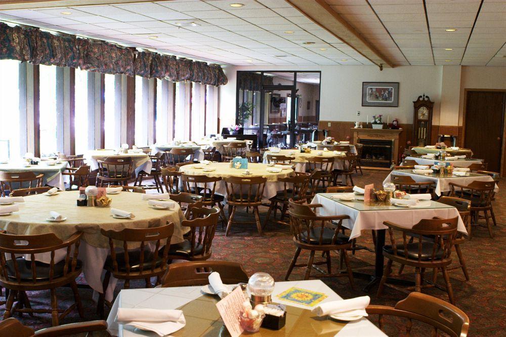 Voyageur Inn And Conference Center Reedsburg Exterior foto