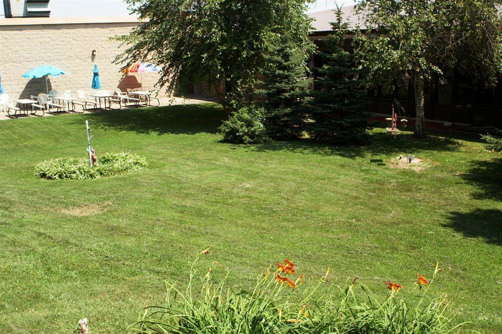Voyageur Inn And Conference Center Reedsburg Exterior foto