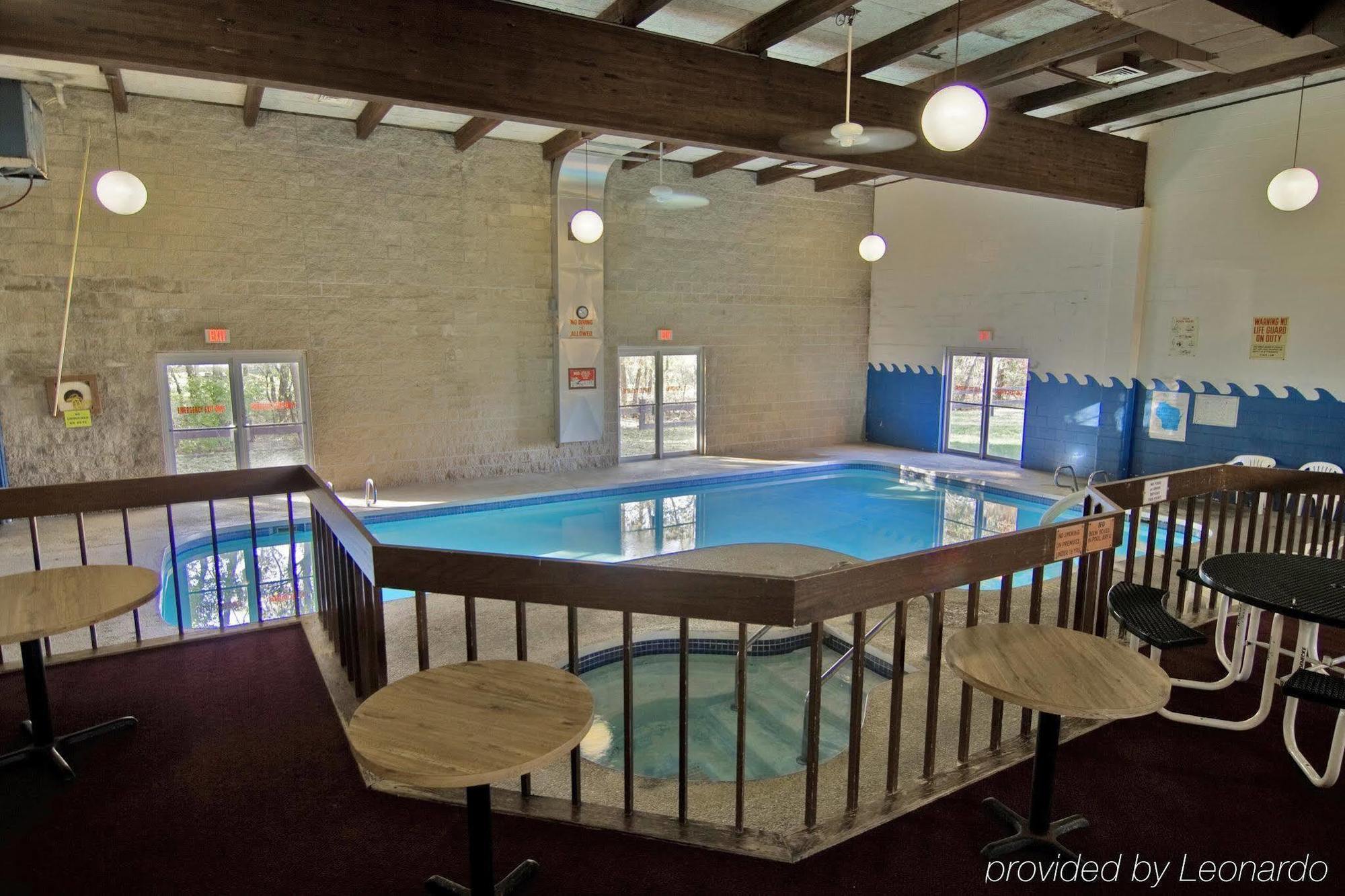 Voyageur Inn And Conference Center Reedsburg Facilidades foto