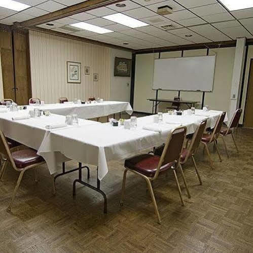 Voyageur Inn And Conference Center Reedsburg Facilidades foto